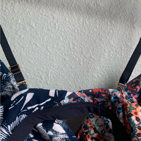 Athleta  “Restore Inhale” Sports Bra Pull Over Multicolored - Picture 2 of 3